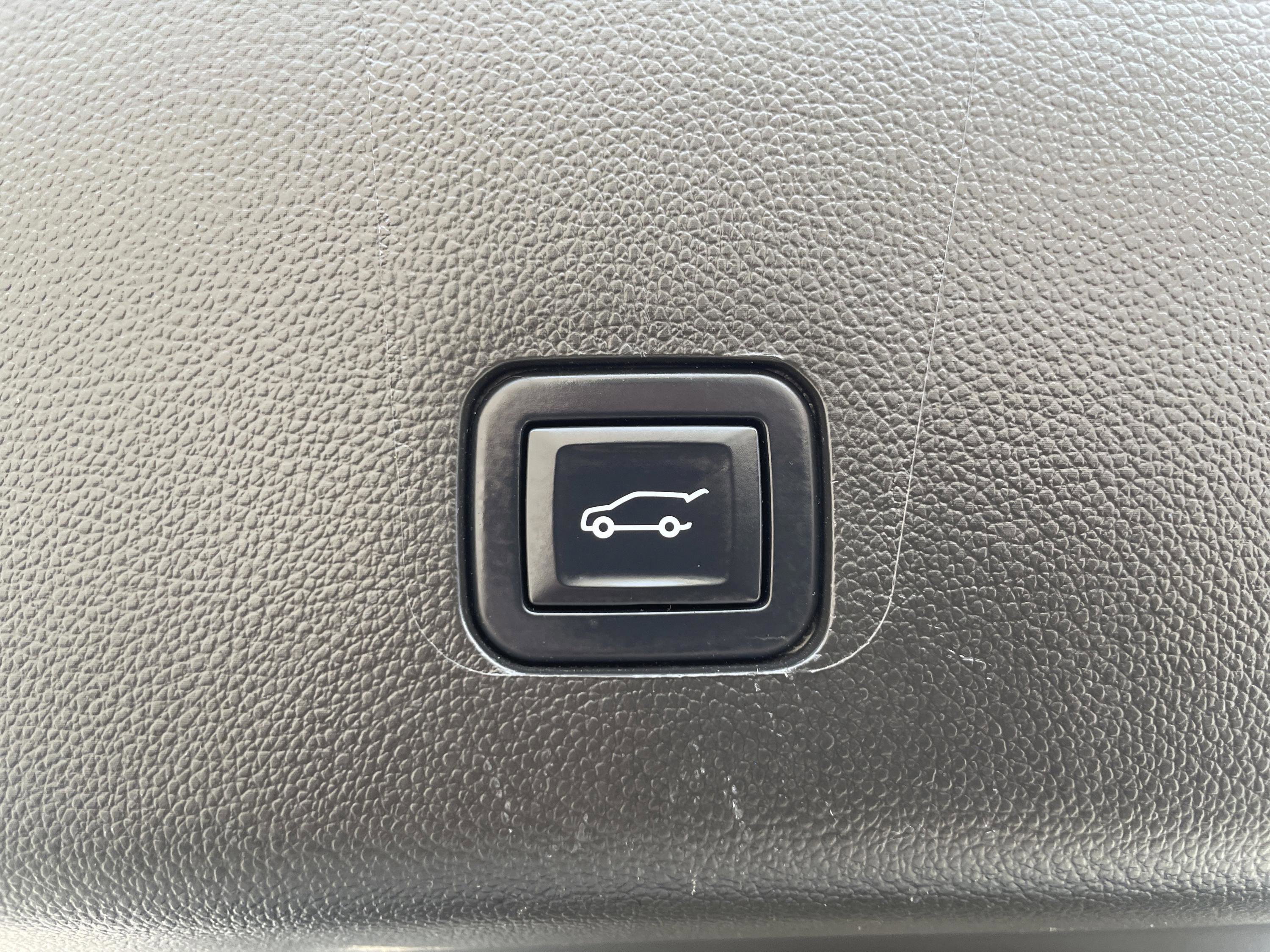 Used 2022 Chevrolet Traverse Premier image 38