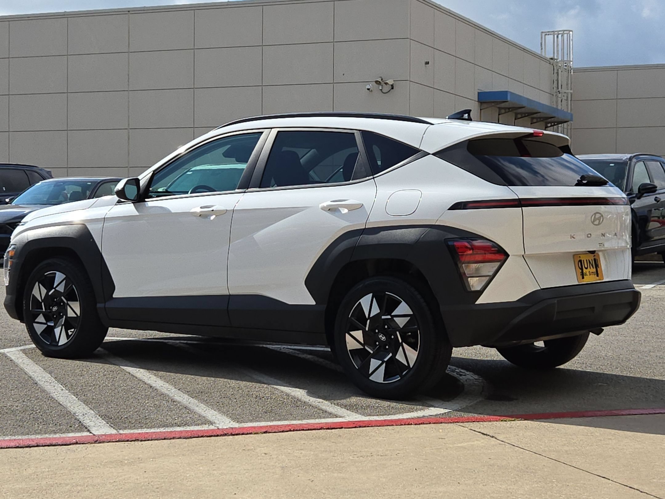 Used 2025 Hyundai Kona SEL FWD image 5