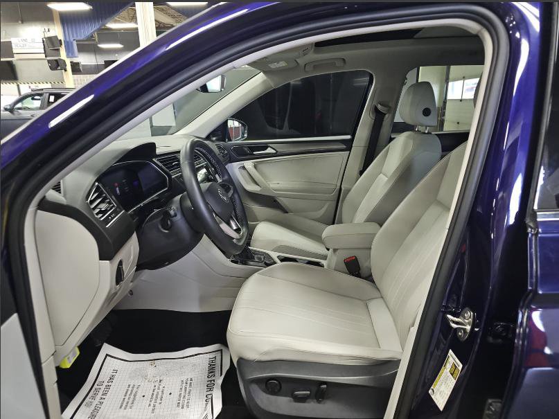 Used 2023 Volkswagen Tiguan SE w/ Panoramic Sunroof Package image 16