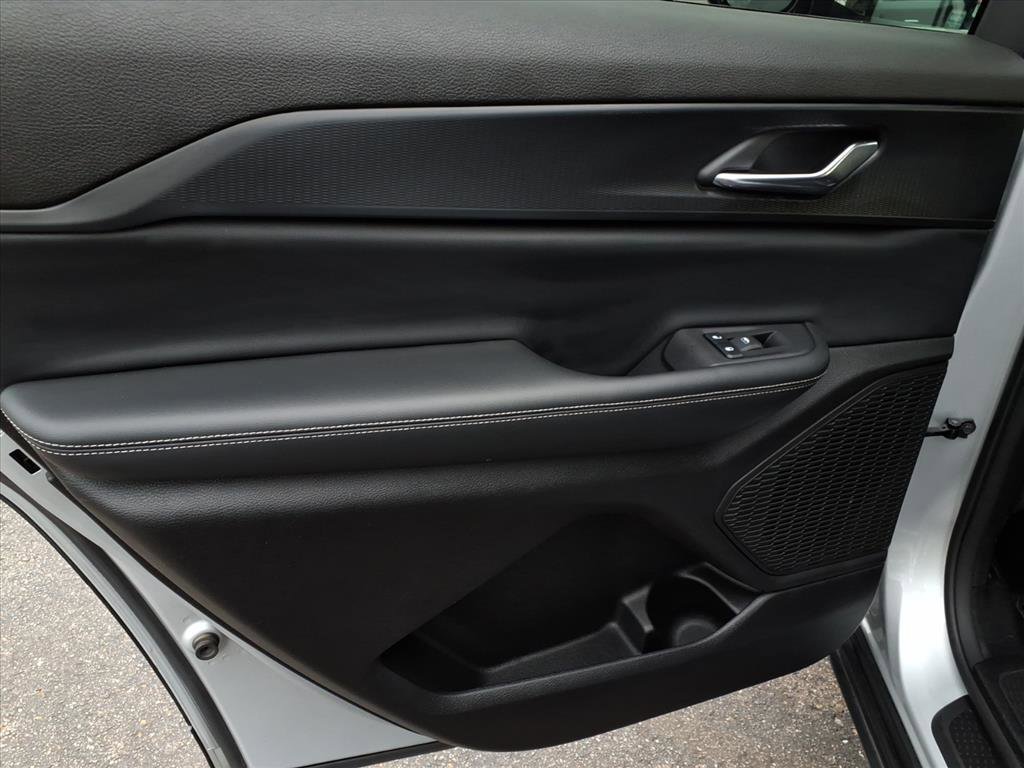 Used 2024 Jeep Grand Cherokee L Laredo image 9