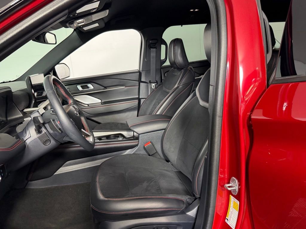 Used 2025 Ford Explorer ST image 13