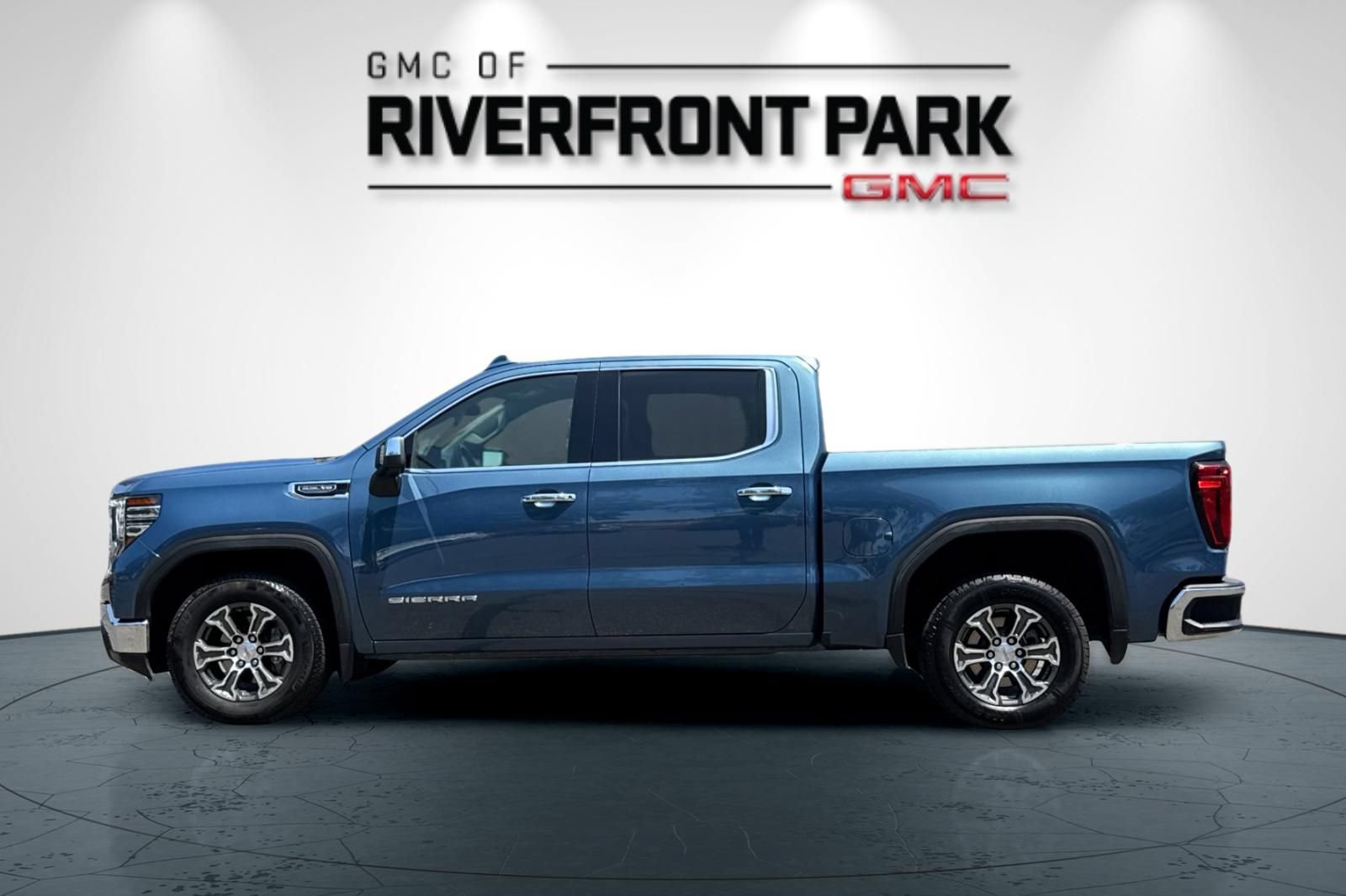 Used 2024 GMC Sierra 1500 SLT RWD image 7
