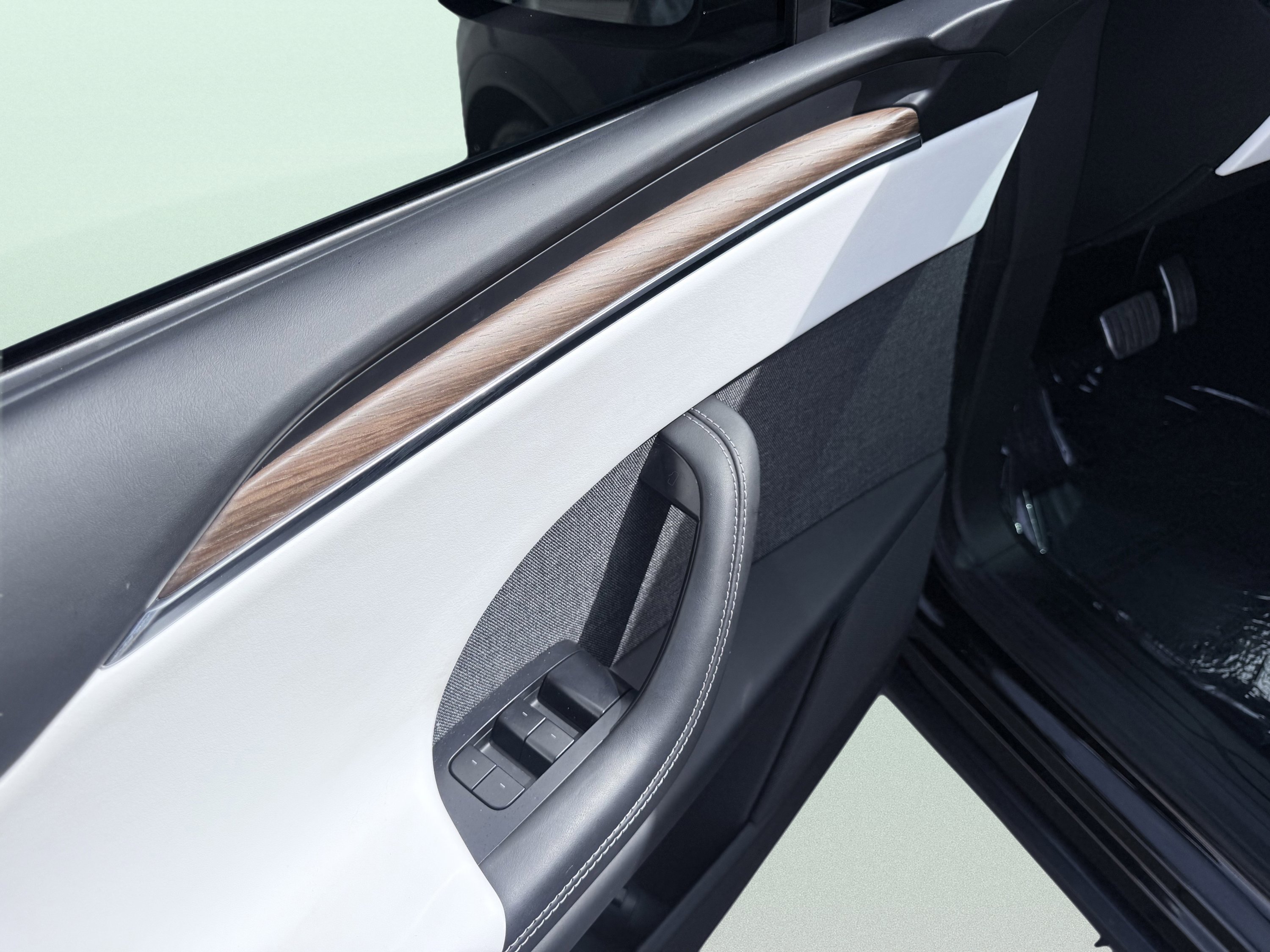 Used 2023 Tesla Model X image 19