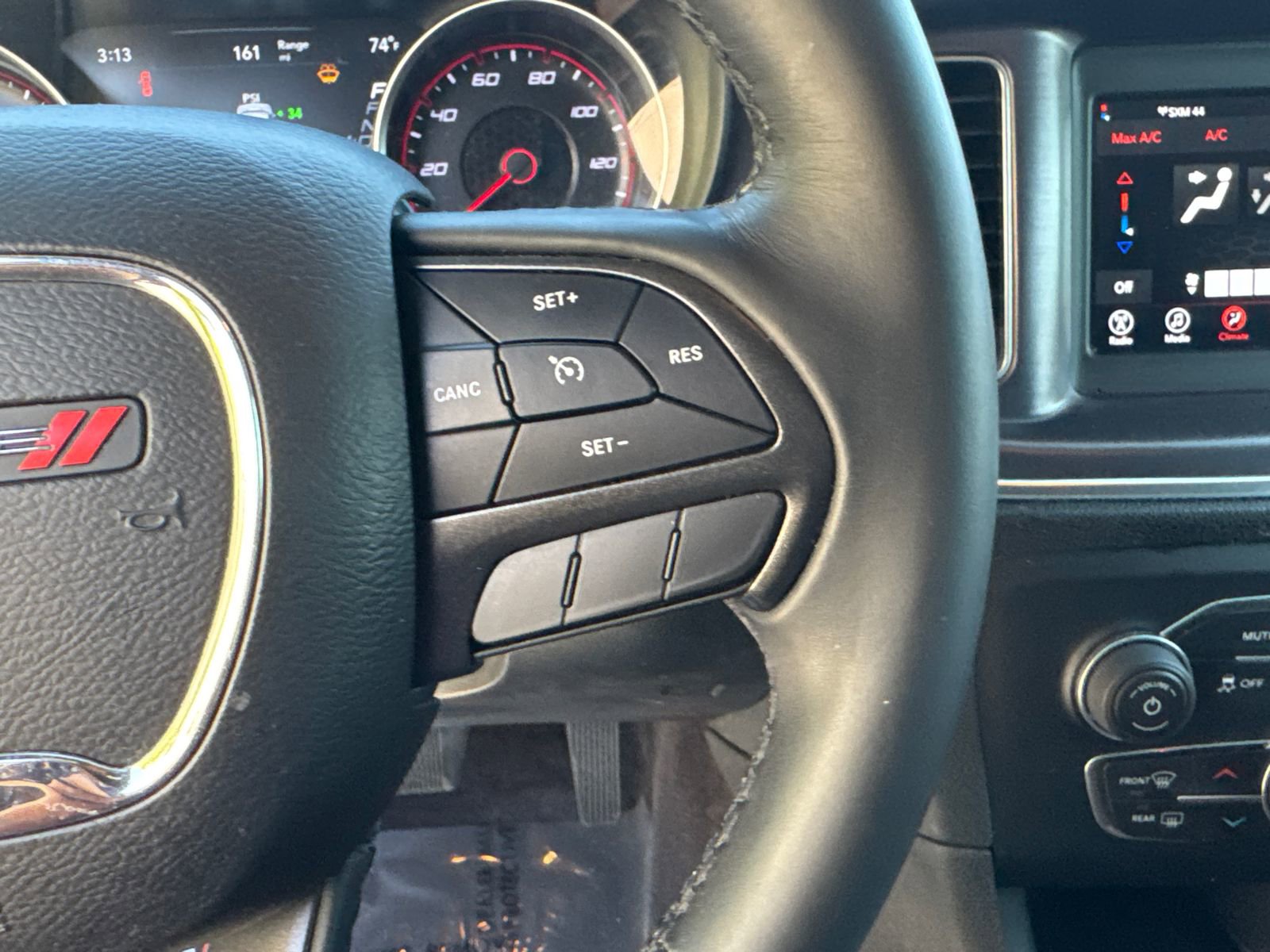 Used 2018 Dodge Charger SXT RWD image 26