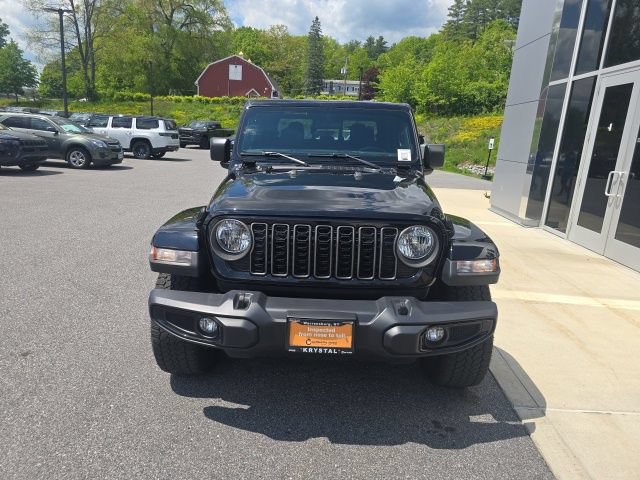 Used 2025 Jeep Gladiator Sport AWD/4WD image 2