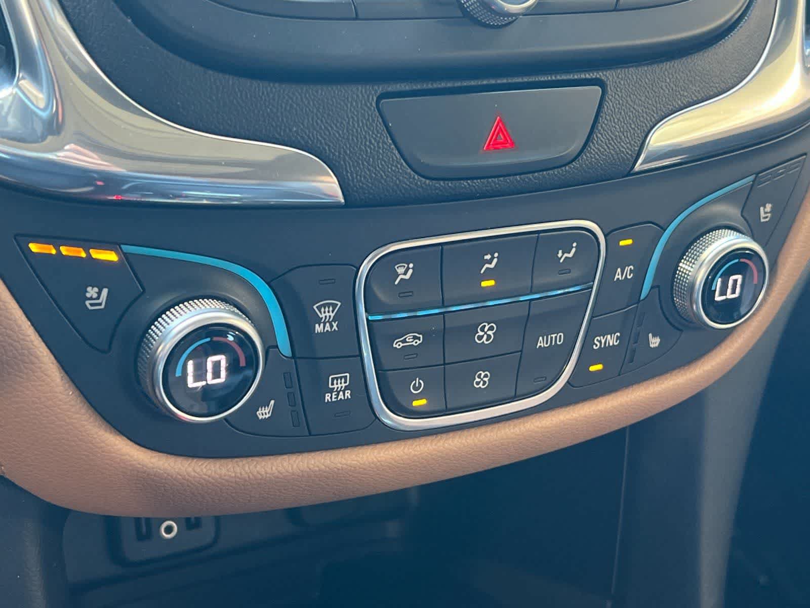 Used 2018 Chevrolet Equinox Premier FWD image 22