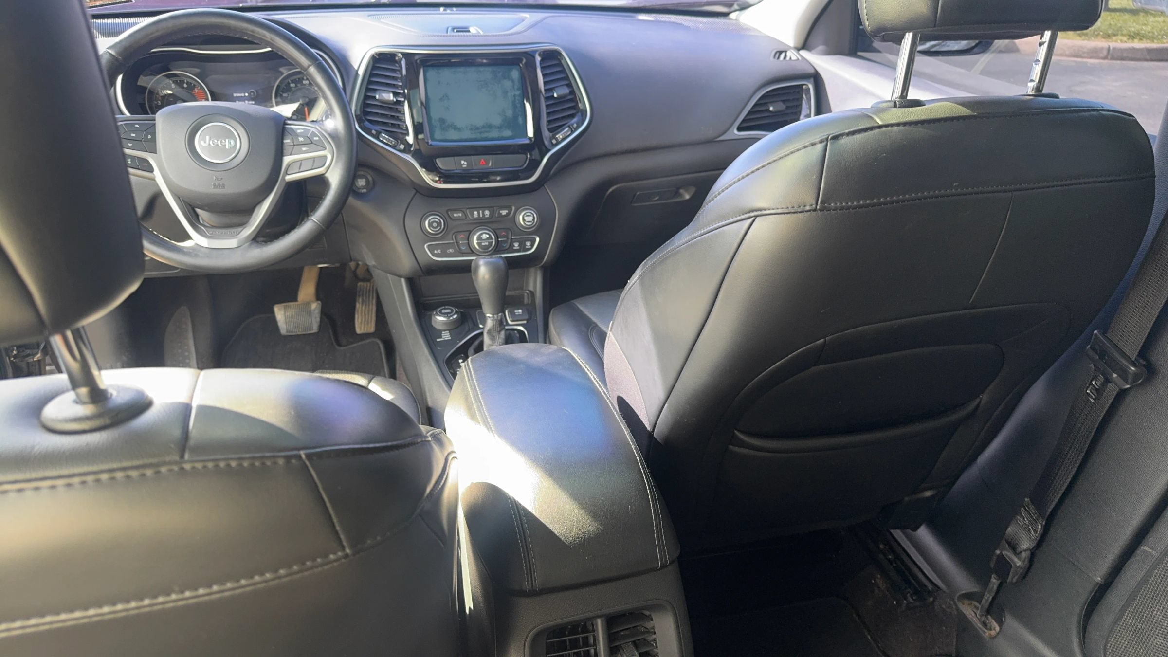 Used 2019 Jeep Cherokee Limited w/ Luxury Group AWD/4WD image 14