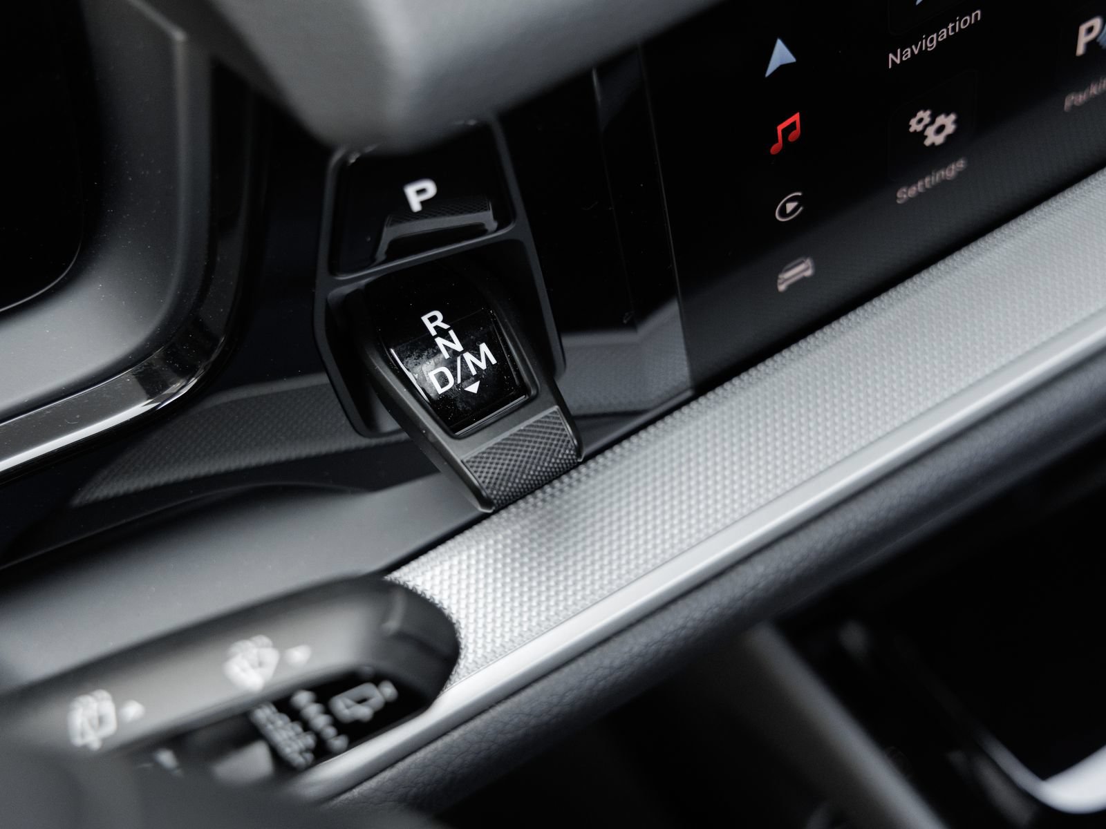 Certified 2025 Porsche Cayenne AWD/4WD image 19