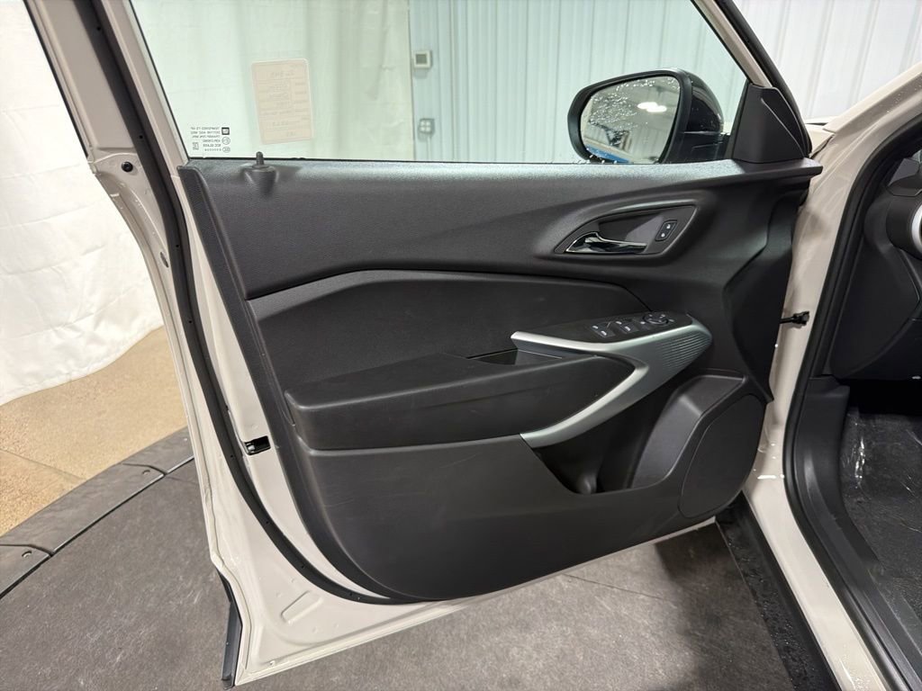 New 2026 Chevrolet Trax RS image 4