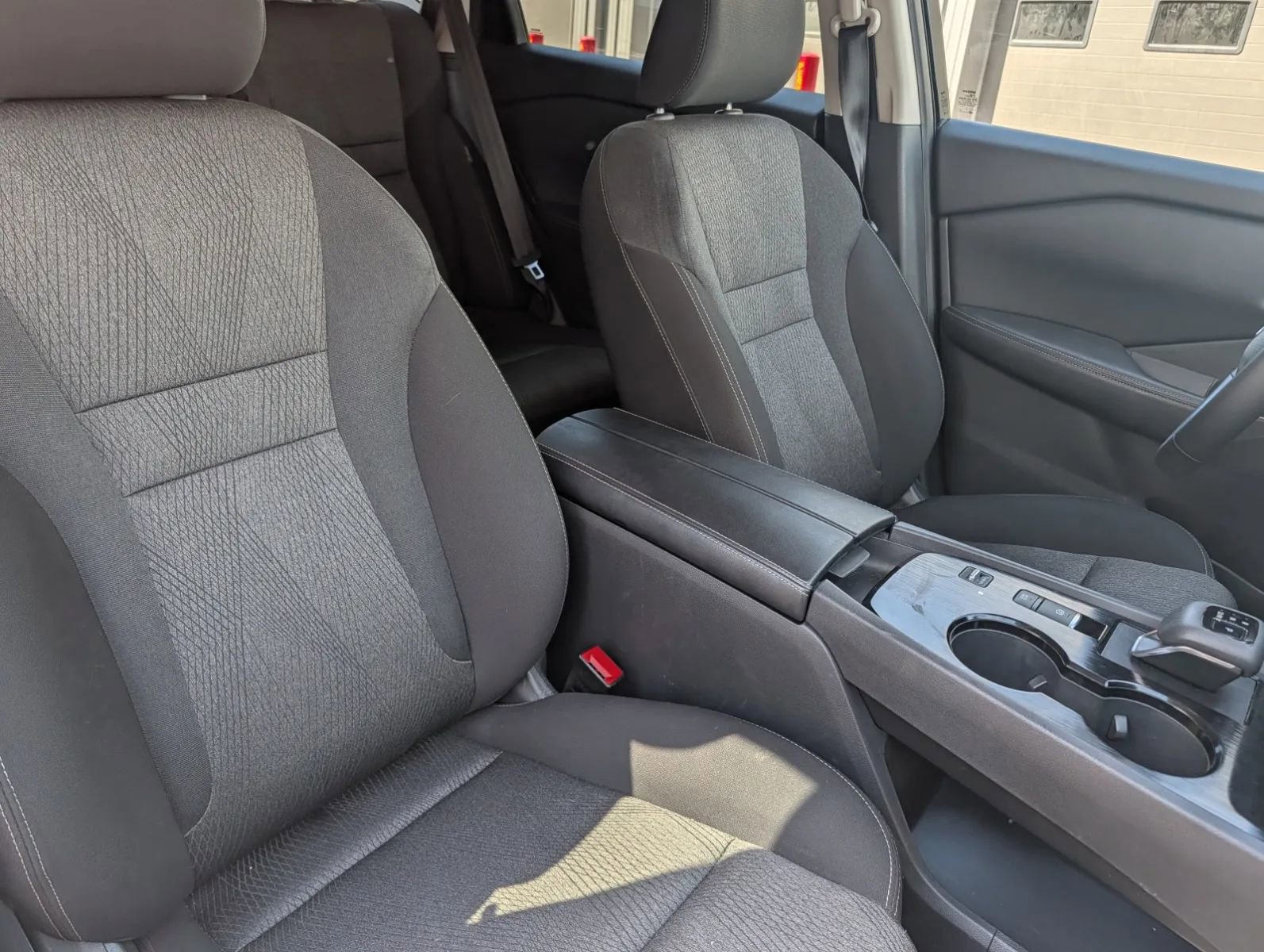 Used 2025 Nissan Rogue SV image 13