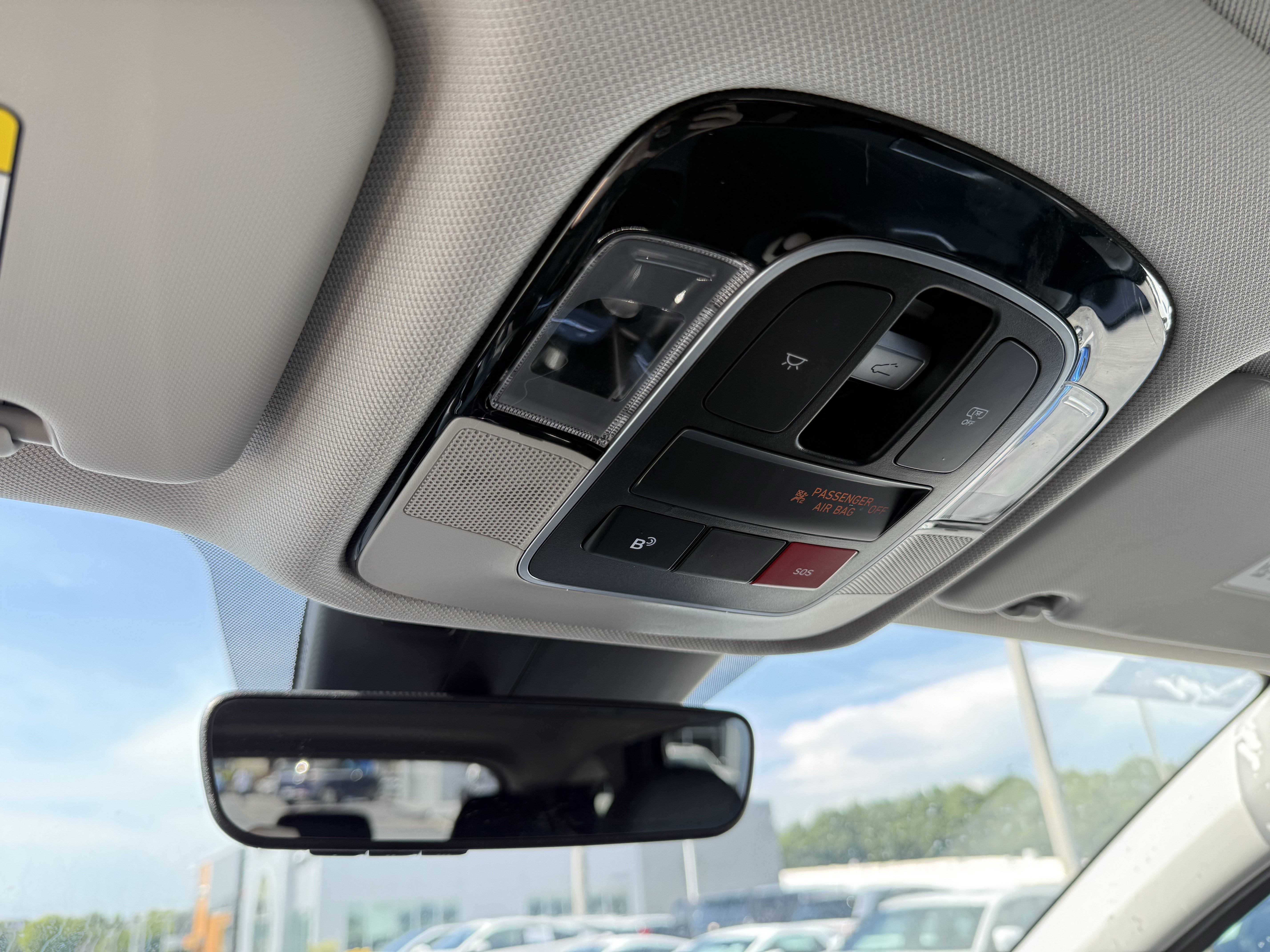 Used 2025 Hyundai Tucson Limited FWD image 16
