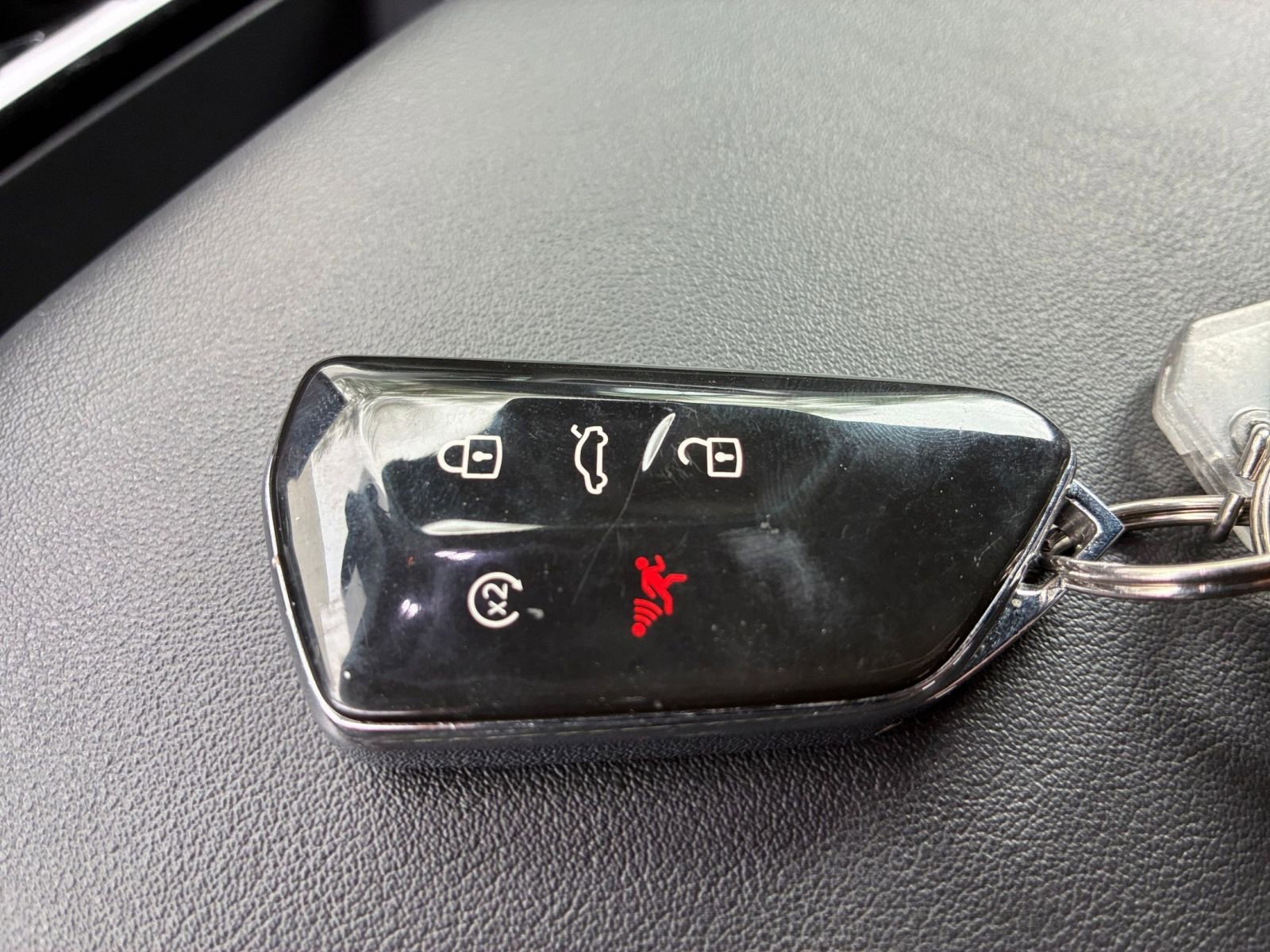 Used 2025 Volkswagen Atlas Cross Sport SE image 21