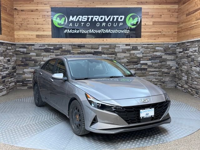 Used 2023 Hyundai Elantra SEL w/ Convenience Package FWD image 2
