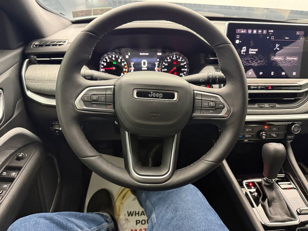 Used 2024 Jeep Compass Latitude image 15