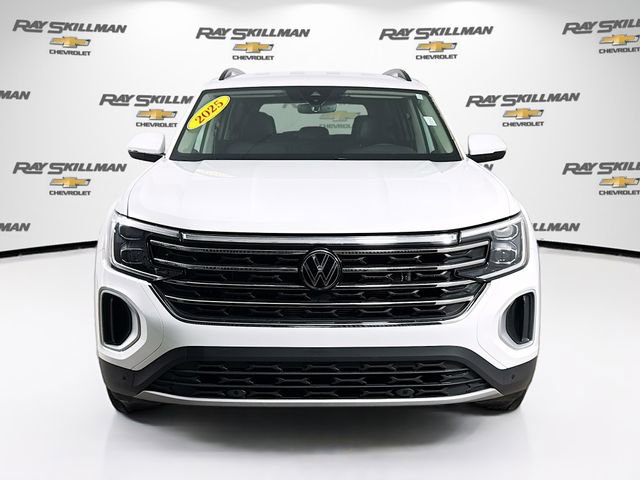 Used 2025 Volkswagen Atlas SE image 2