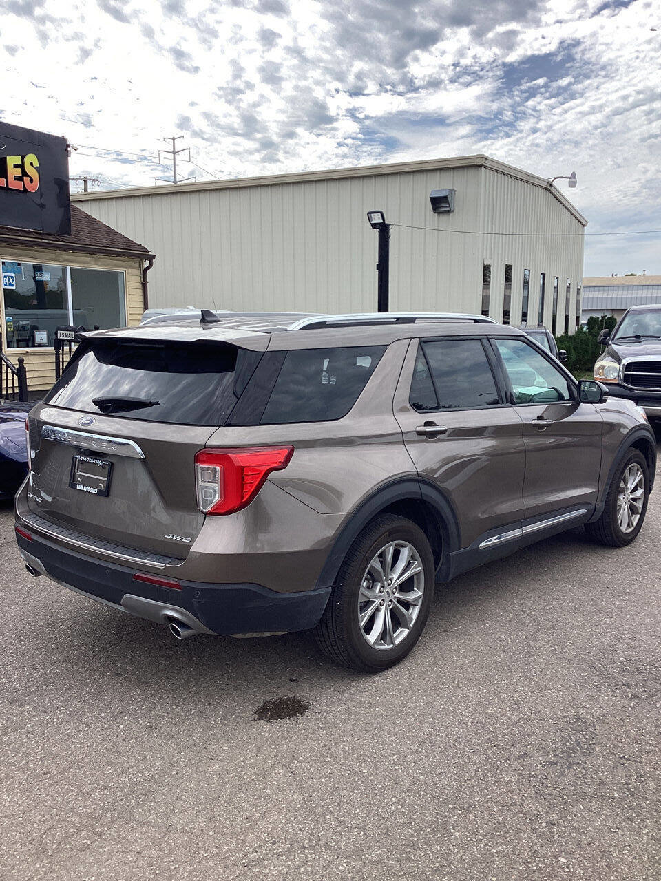 Used 2021 Ford Explorer Limited w/ Equipment Group 301A image 4
