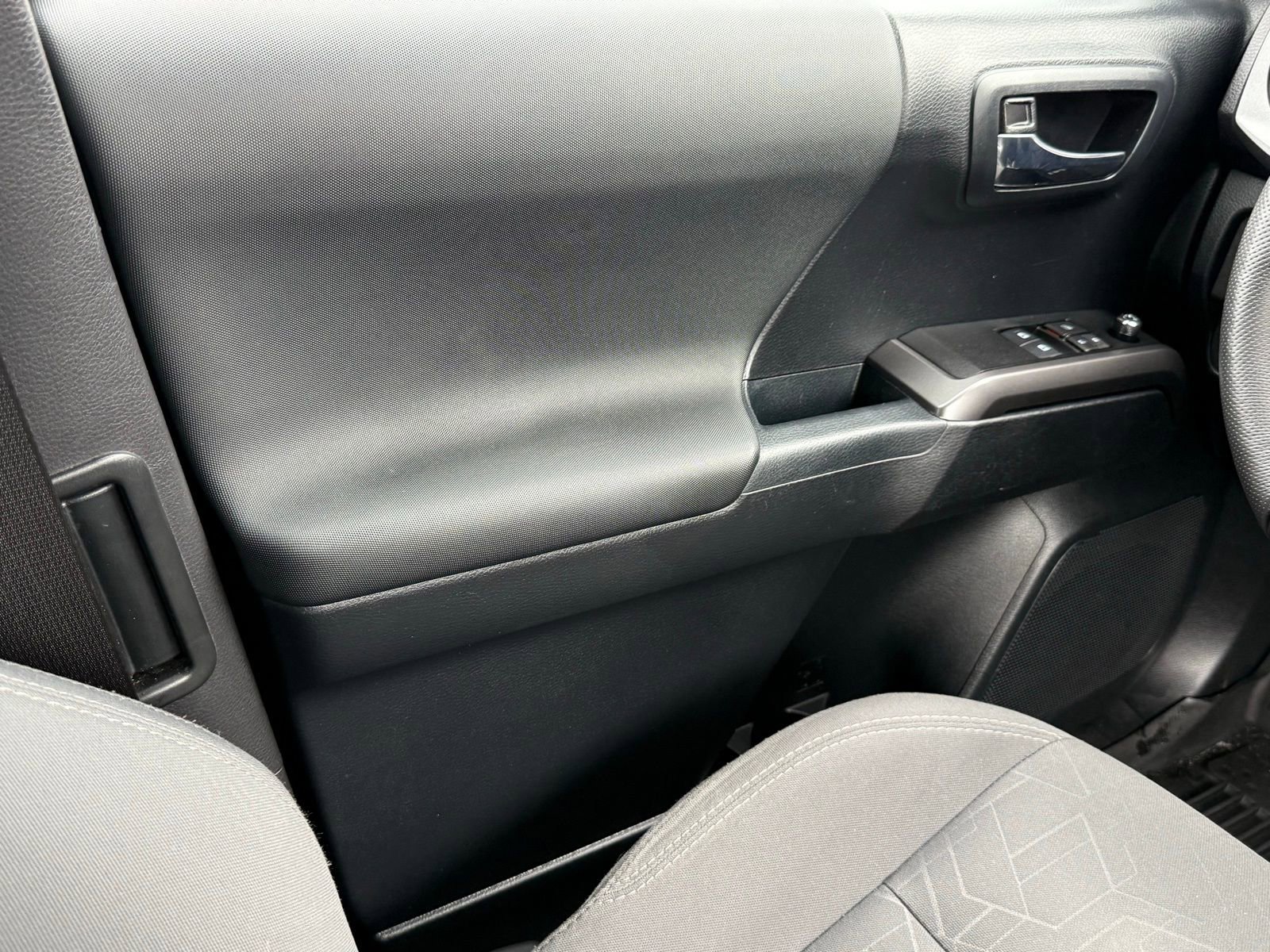 Used 2018 Toyota Tacoma TRD Off-Road image 34