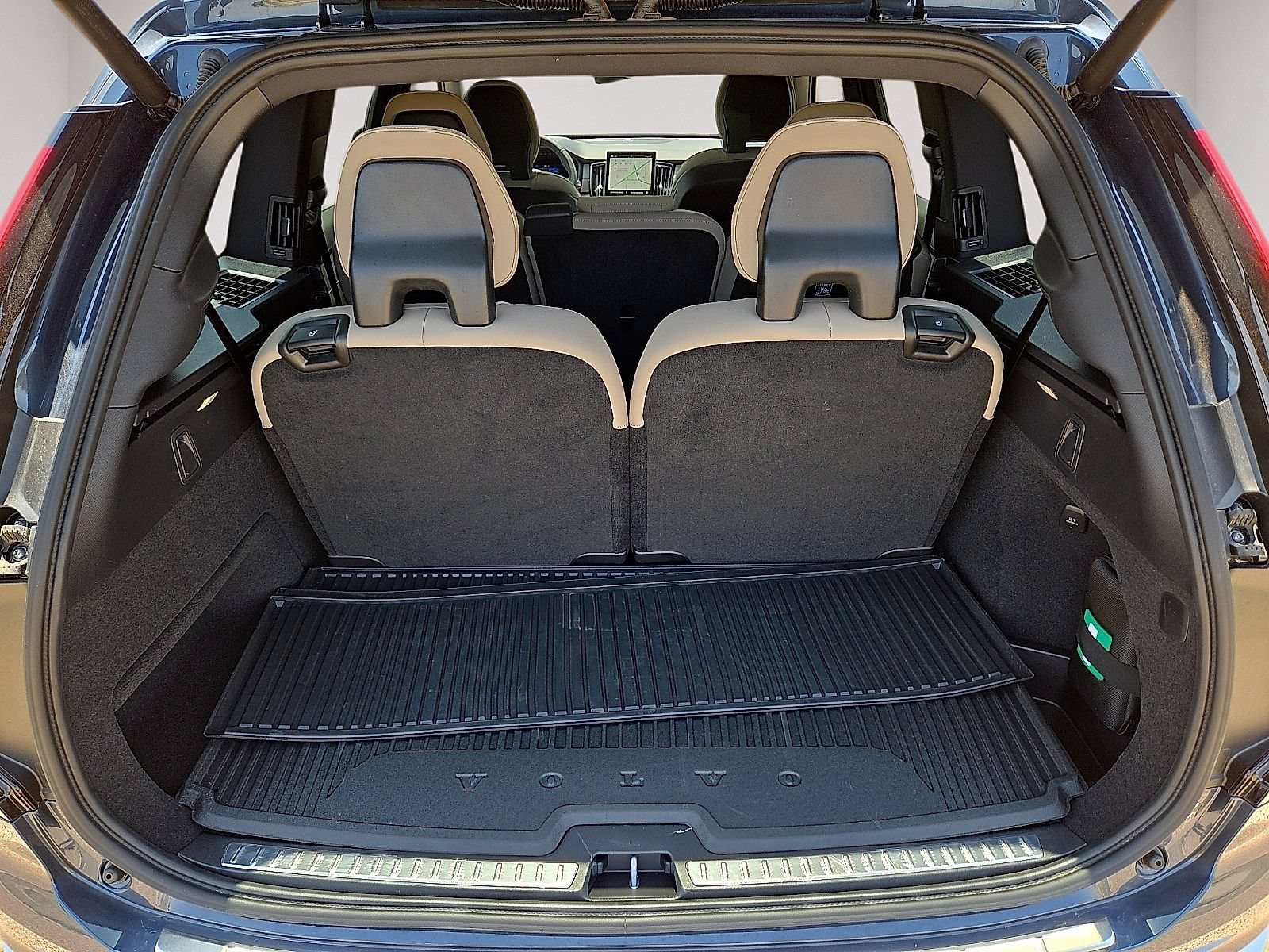 New 2026 Volvo XC90 B5 Plus w/ Protection Package Premier AWD/4WD image 13