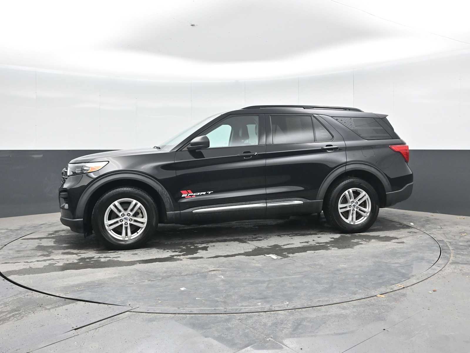Used 2021 Ford Explorer XLT AWD/4WD image 4