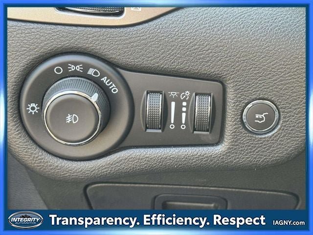 Used 2022 Jeep Cherokee Limited w/ Mopar Interior Package AWD/4WD image 20