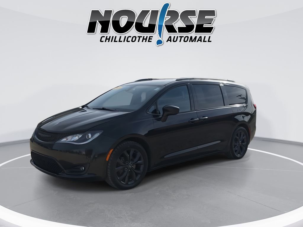 Used 2020 Chrysler Pacifica Touring-L w/ S Appearance Package image 4