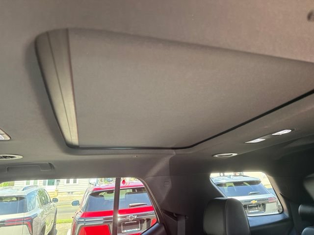 Used 2023 Chevrolet Traverse RS AWD/4WD image 18