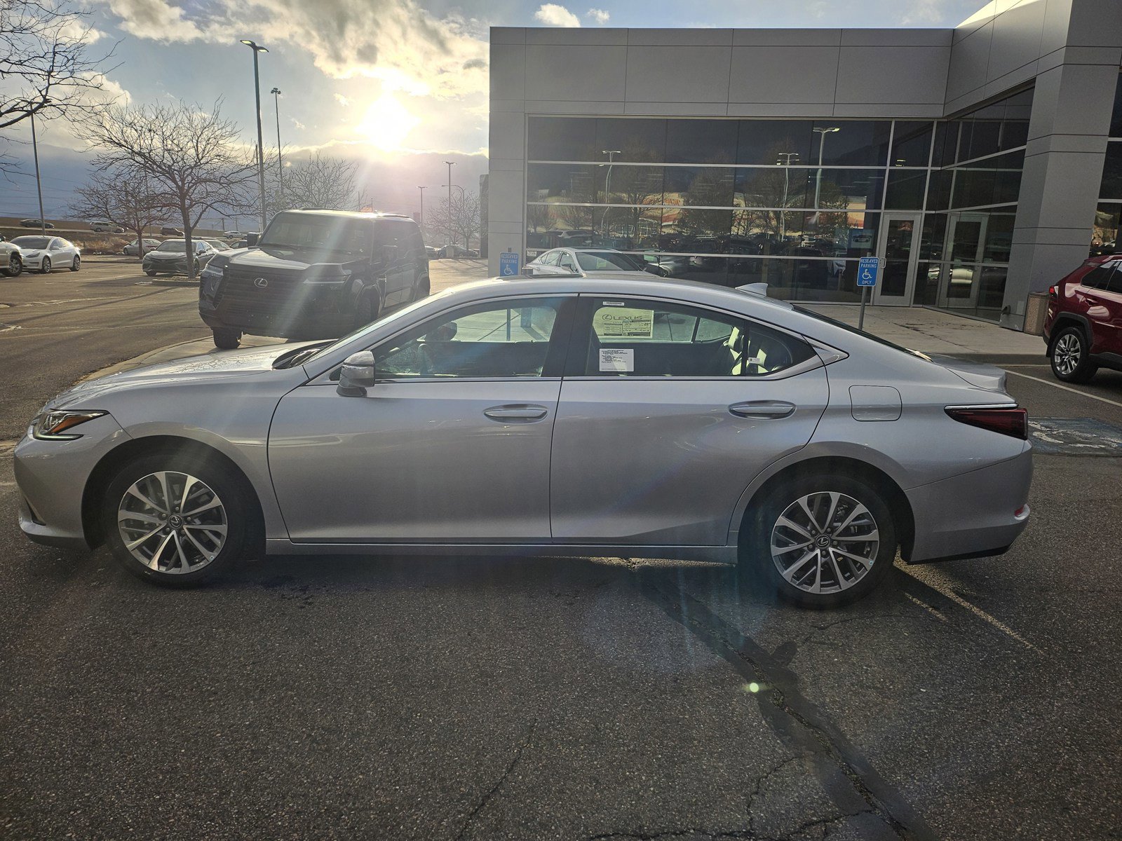 New 2025 Lexus ES 350 image 9