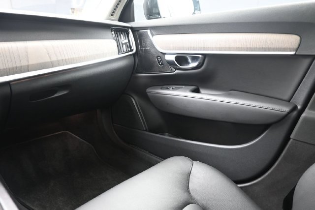 Used 2023 Volvo S90 B6 Plus AWD/4WD image 24