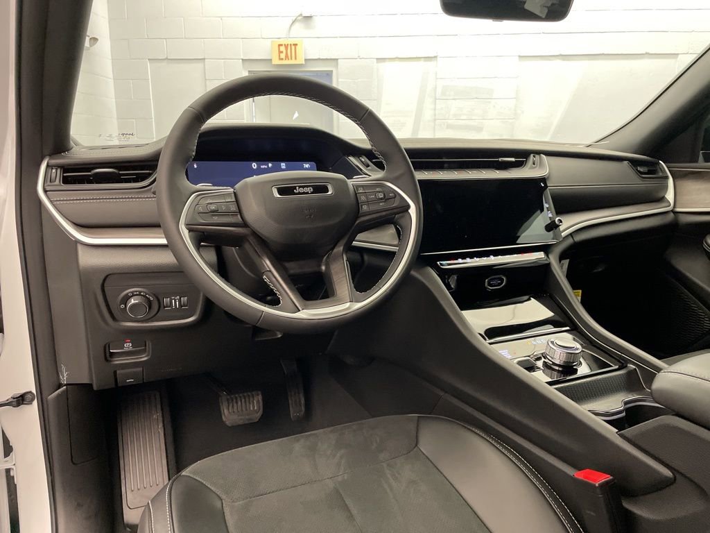 New 2026 Jeep Grand Cherokee Altitude image 9