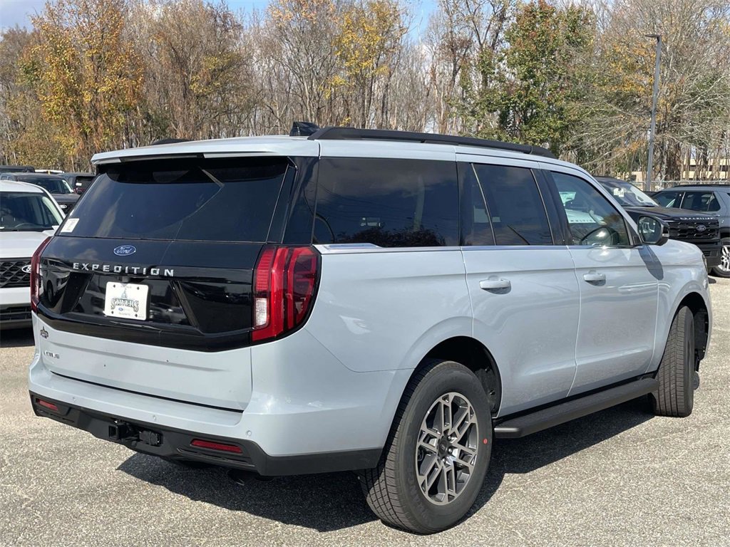 New 2025 Ford Expedition Active image 3