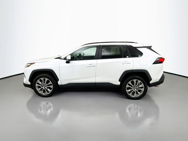 Used 2023 Toyota RAV4 XLE Premium image 4