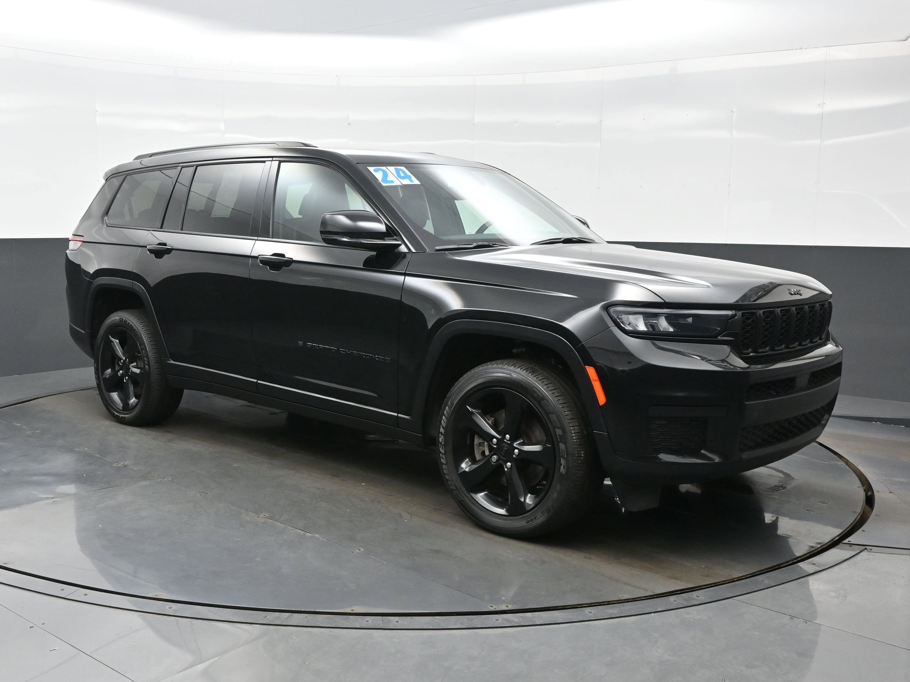 Used 2024 Jeep Grand Cherokee L Altitude image 8