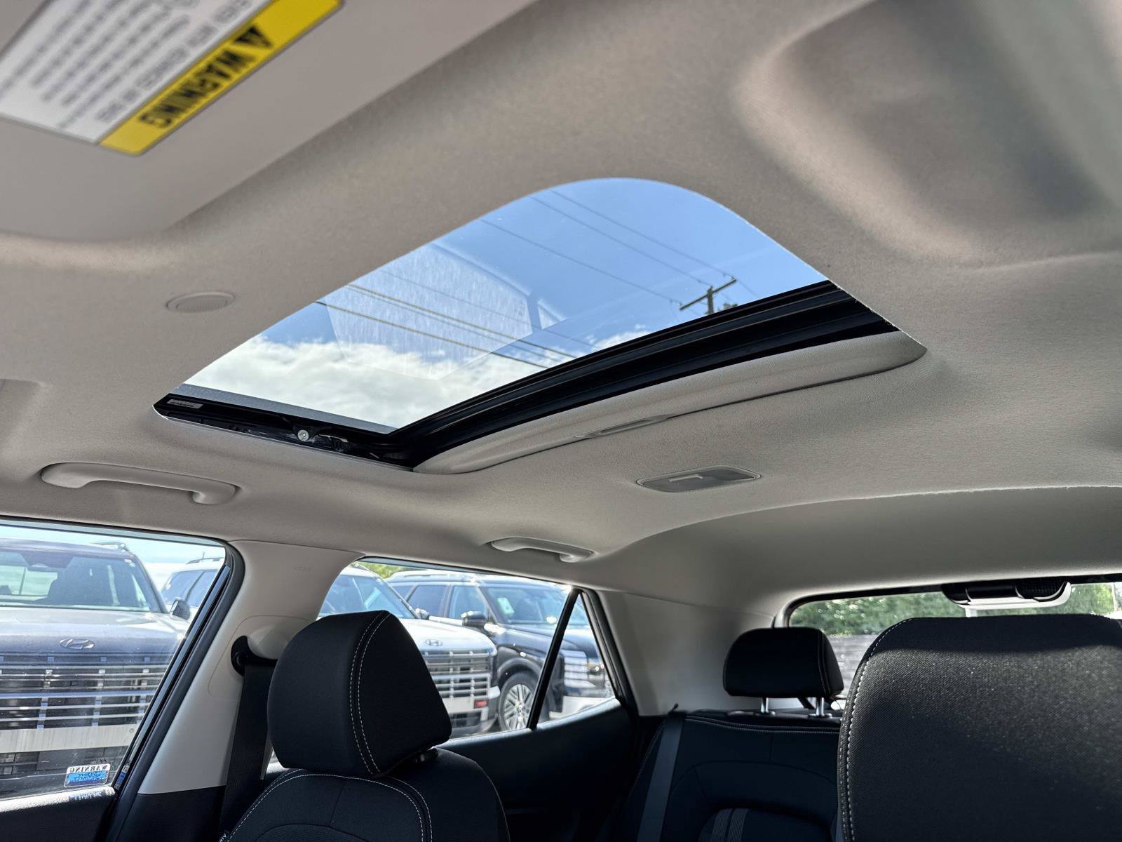 Certified 2022 Hyundai Venue SEL FWD image 4