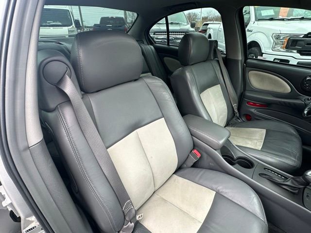 Used 2005 Pontiac Bonneville GXP image 27
