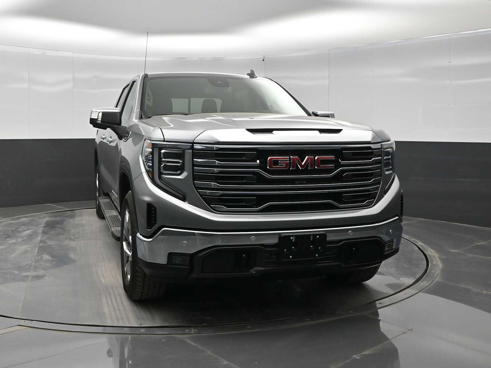 New 2026 GMC Sierra 1500 SLT w/ SLT Premium Plus Package AWD/4WD image 2