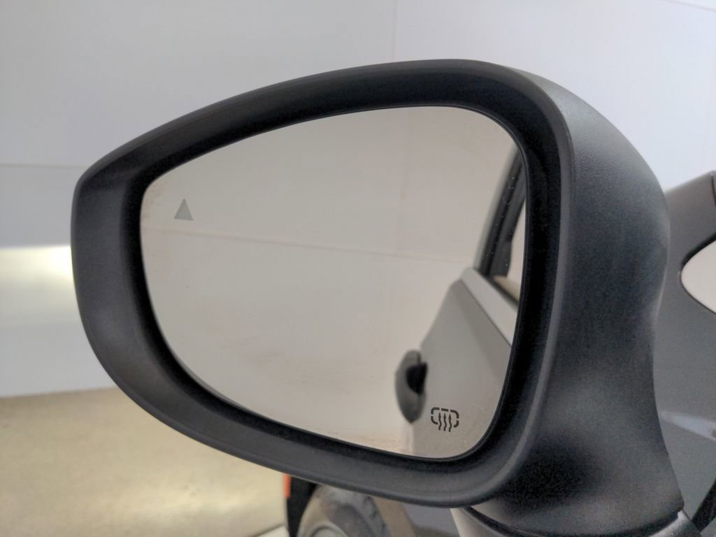 Used 2023 Chrysler Pacifica Touring-L FWD image 15