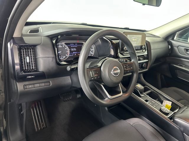 Used 2022 Nissan Pathfinder S image 13