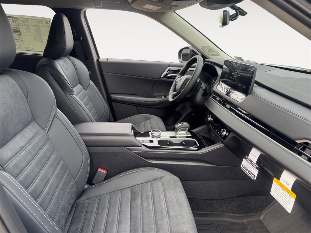 New 2025 Mitsubishi Outlander SE image 15