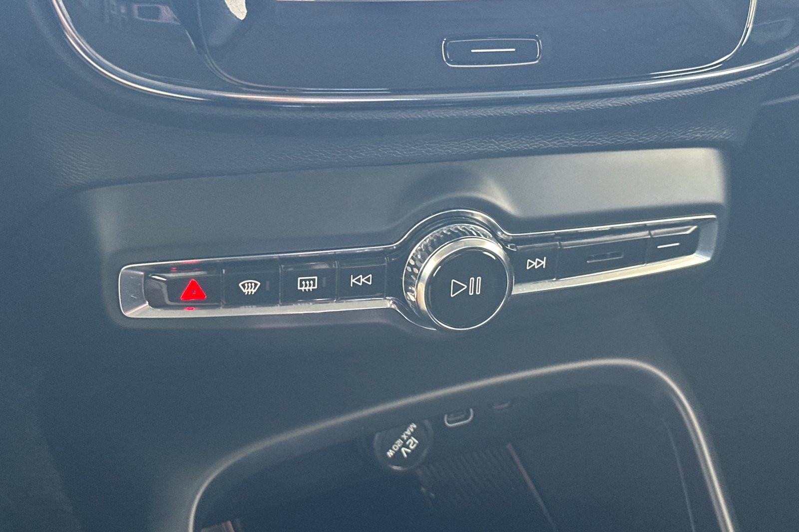 Certified 2026 Volvo XC40 B5 Plus AWD/4WD image 24