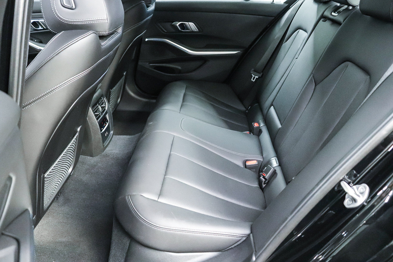 Certified 2023 BMW 330e w/ Premium Package RWD image 18