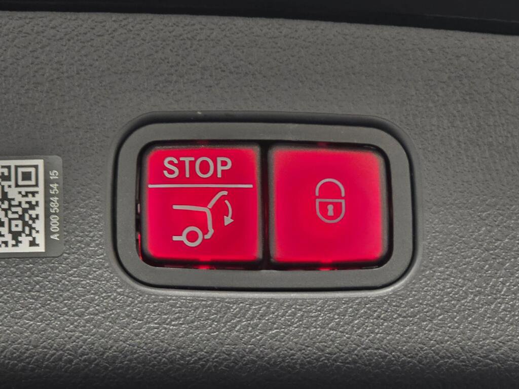 Certified 2025 Mercedes-Benz GLC 300 4MATIC image 18