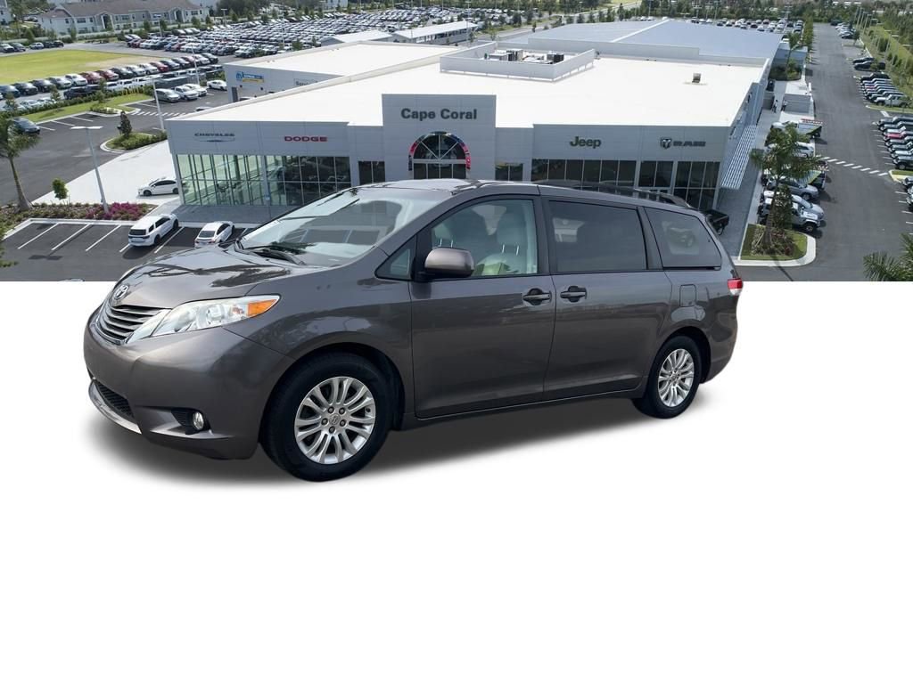 Used 2014 Toyota Sienna XLE image 30