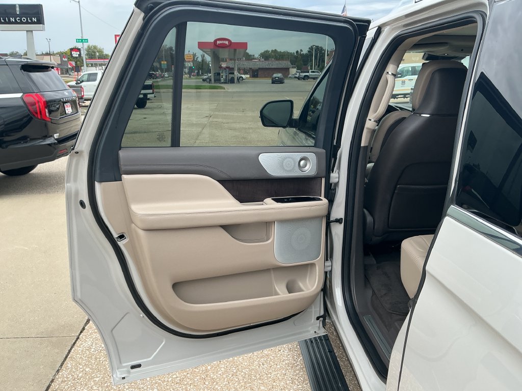 Used 2024 Lincoln Navigator L Reserve AWD/4WD image 24