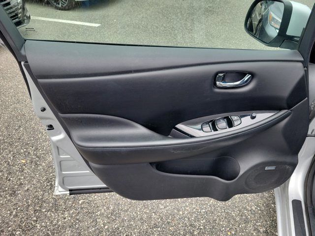 Used 2015 Nissan Leaf SL w/ Premium Package image 15