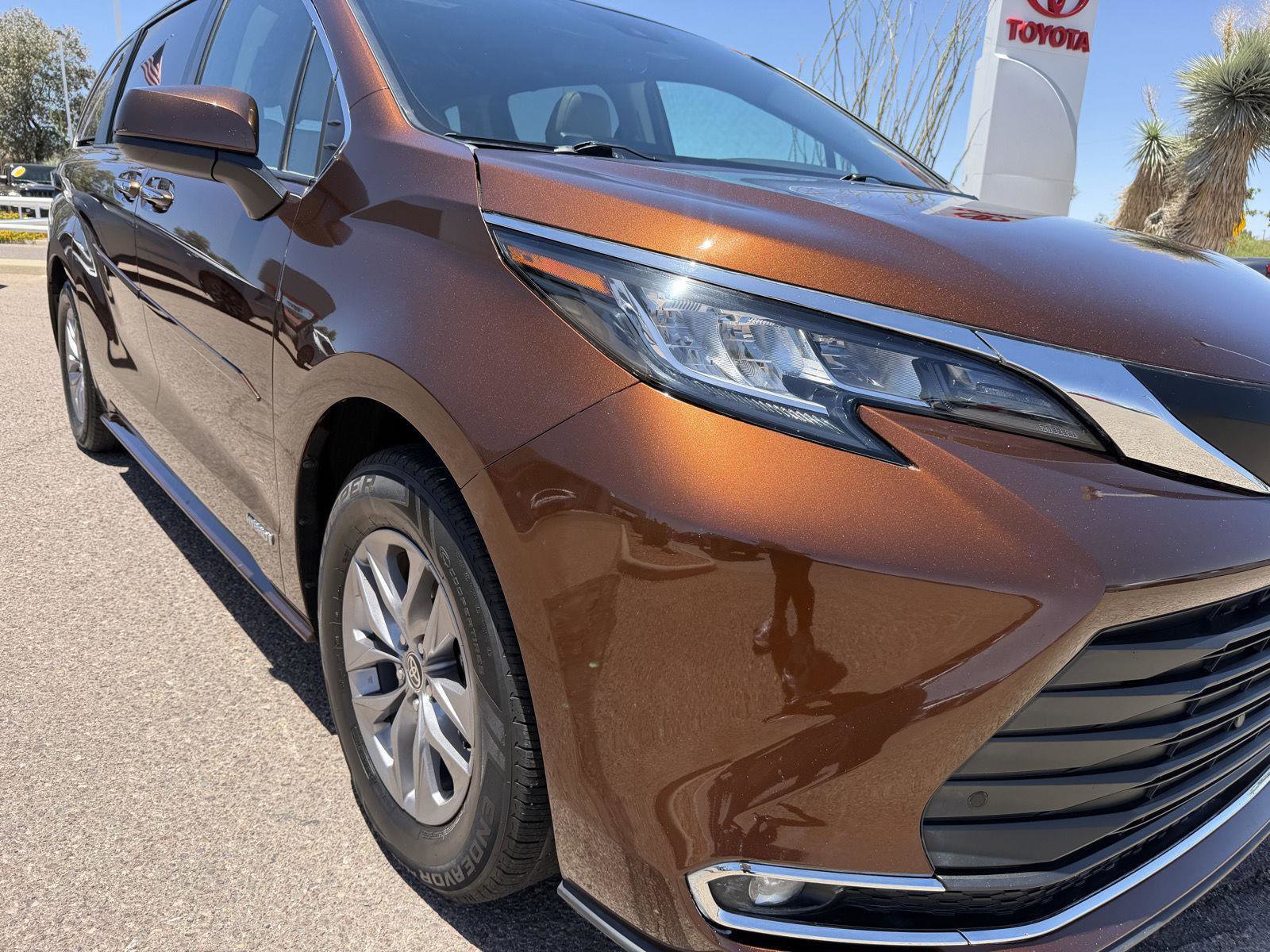 Used 2021 Toyota Sienna XLE FWD image 18
