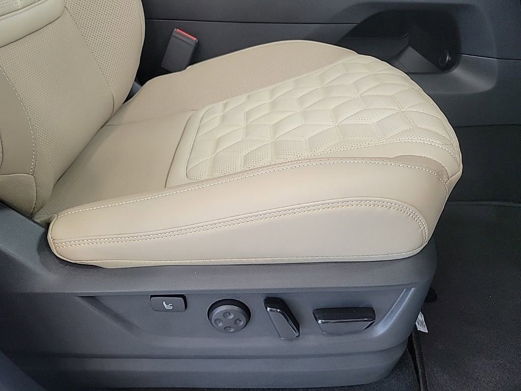 New 2025 Nissan Armada Platinum Reserve image 16