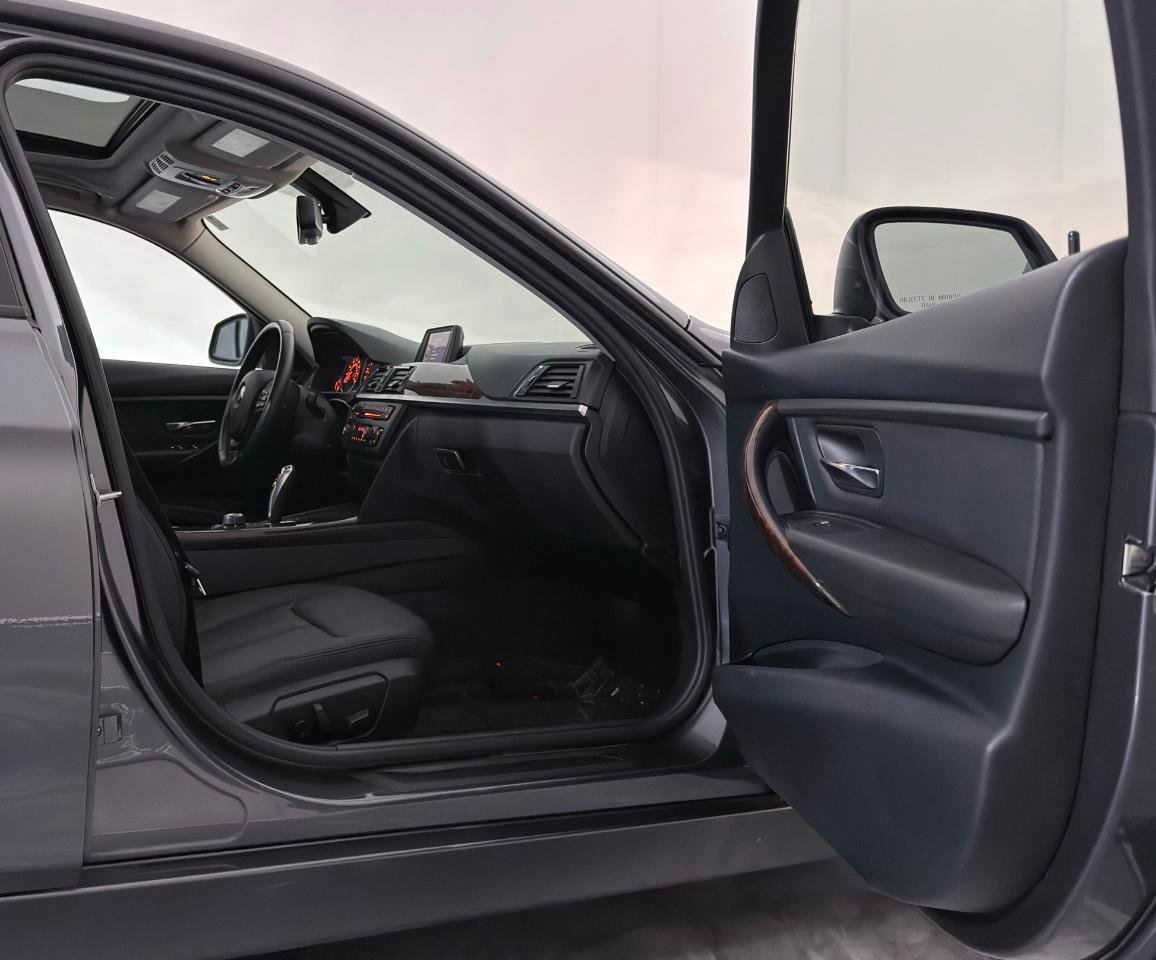 Used 2014 BMW 320i xDrive Sedan AWD/4WD image 24