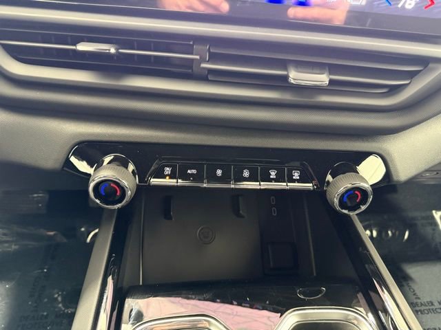 Used 2025 Chevrolet Silverado EV LT image 38