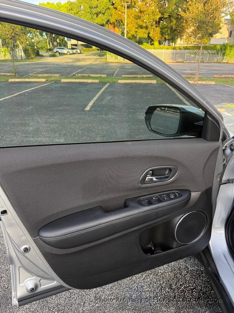 Used 2022 Honda HR-V EX image 16