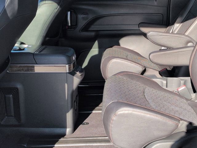 Used 2025 Toyota Sienna Platinum image 25